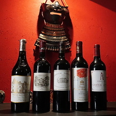 ワインを五大シャトーなど様々取り扱っております。