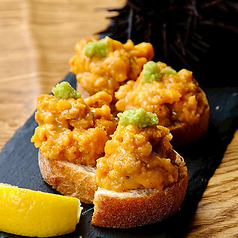 "贅沢山盛り"ウニのブルスケッタ ~ワサビオイルで~