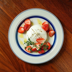 ブラータチーズと季節のフルーツ