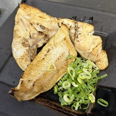 カンパチのカマとハラミの塩焼き