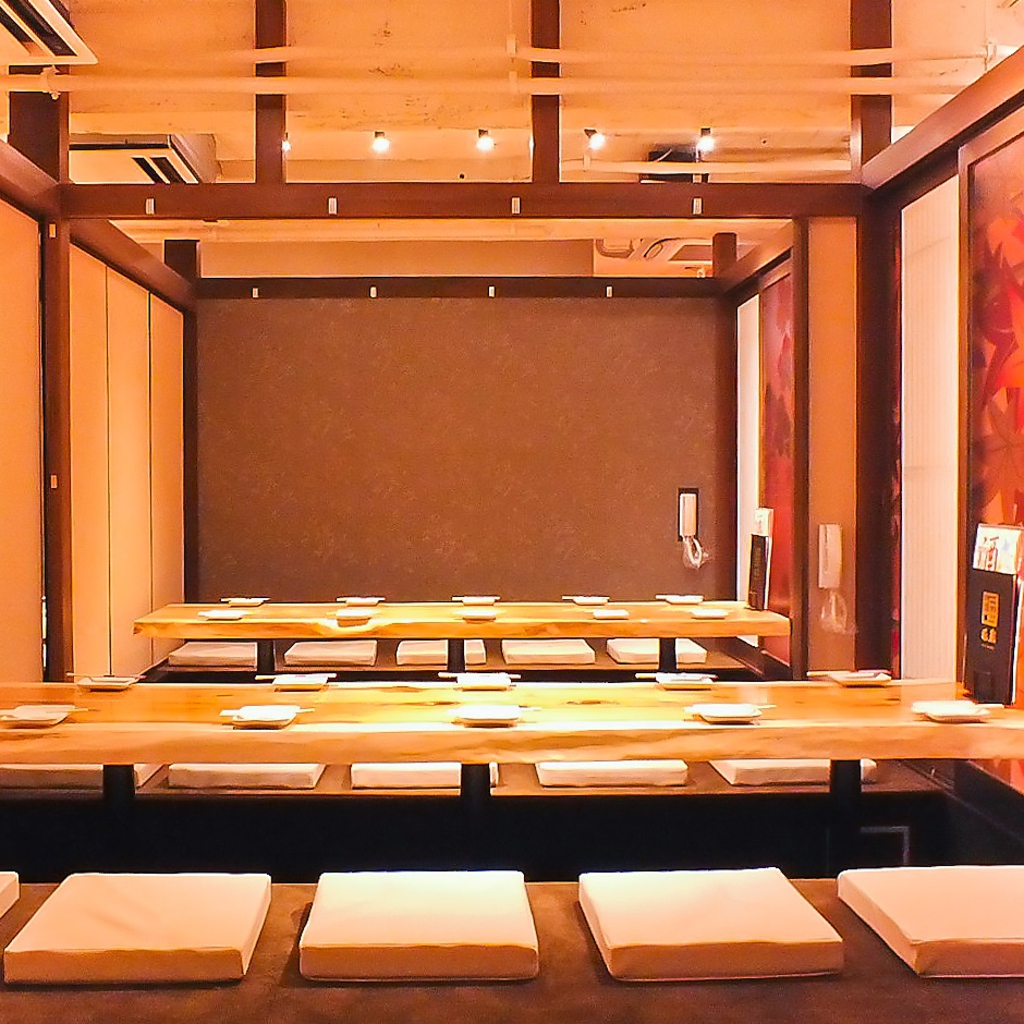 合コンに圧倒的人気間違いなし。堀蔵は足をゆっくり伸ばせる「掘りごたつ」式だから人気♪