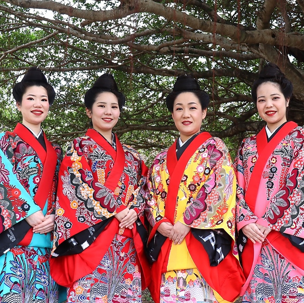 ライブは入れ替え制じゃないからその夜のステージをいくつかゆっくり見ることができます。