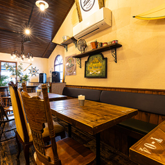 【テーブル席は人数によってレイアウトの変更も可能!】