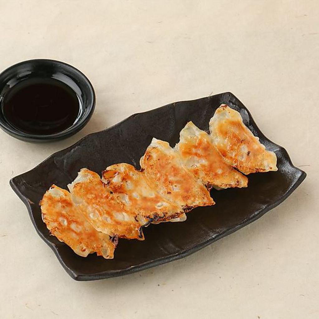 四十五縁家特製餃子！熱々ジューシーがお酒に合う！