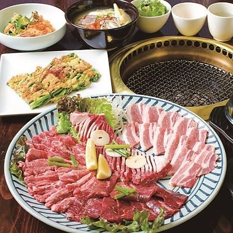 信州上田地鶏「真田丸」や信州米豚など地産地消の食材を色々な料理で味わえる店。