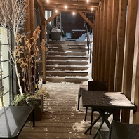 ひっそりとした佇まいが、まさに大人の隠れ家的な雰囲気