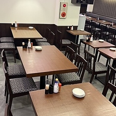 用途に合わせてレイアウトの変更がしやすいテーブル席です。4名様のお食事や飲み会におすすめ♪ゆったりと間隔をあけてご案内しますので、周りを気にすることなくお楽しみいただけます。