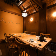 家具や照明にもこだわったオシャレで落ち着いた空間です