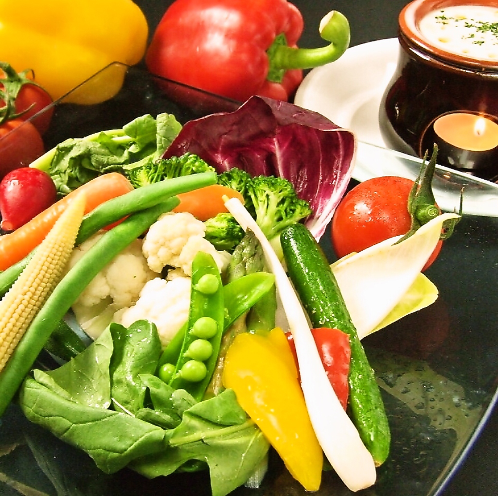 【バーニャカウダ980円】旬のお野菜をカスピタ特製のバーニャカウダーソースで召し上がれ！