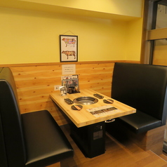 2名×1テーブル/4名×5テーブル