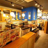 《四日市で宴会》木を基調とした落ち着きのある店内
