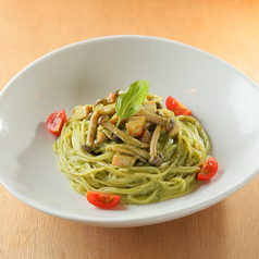 スモークチキンとたっぷりきのこのジェノベーゼ