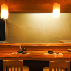 カウンター席を6席ご用意。1人利用もお気軽にどうぞ。