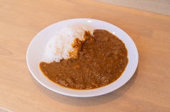 思い出の味を再現。黒毛和牛ブイヨン決め手の欧風カレー