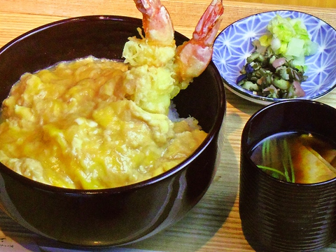 麺、素材にこだわった老舗の味。出汁のきいた京うどん・生蕎麦が味わえるお店。