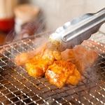 鮮度抜群のホルモンを七輪炭火焼肉でじっくり焼いてお召し上がりください！お酒とも相性抜群！