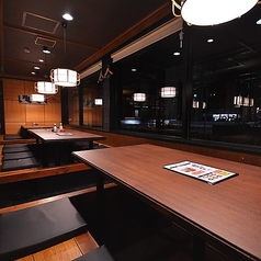 靴を脱いでゆったりとお寛ぎいただけます。