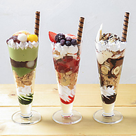 手仕込みティラミスと、みんな大好きチョコバナナパフェ