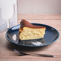 ★当店自慢のバスクチーズケーキなどカフェメニューも★