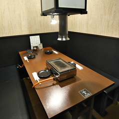 テーブル式の個室席