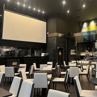 170インチ大型プロジェクター完備。