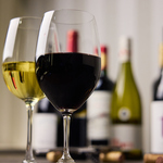 厳選したワインはお料理と相性抜群。飲み放題2時間付きのプランもあります。各種ご宴会にどうぞ。