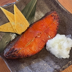 脂が滴る！職人が焼き上げる「老舗」の焼き魚定食