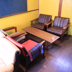 ２階テーブル席。席によって雰囲気が変わる空間。ゆったりくつろげる２階のテーブル席はついつい長居してしまいます。【茶屋町・中崎町・誕生日・カフェ・女子会・ママ会・デート・貸切】