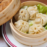 【絶品小籠包】ひとくち噛んだら、あふれんばかりの肉汁がたっぶり！