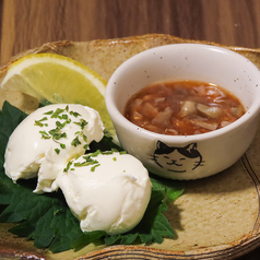 マグロ酒盗とクリームチーズ