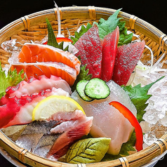 鮮度抜群のお刺身から名物もつ煮まで！お酒が進む料理