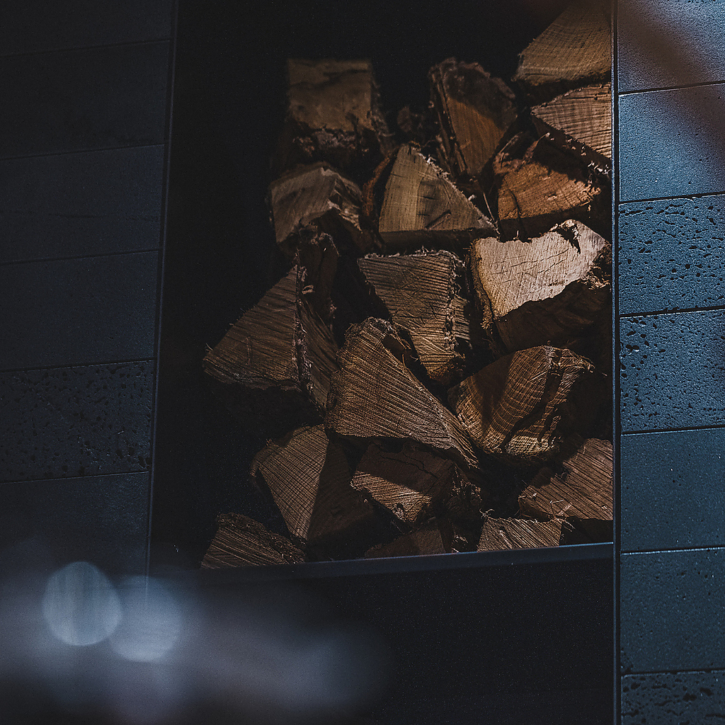 薪火を通じて人間としての本能を呼び起こし、“豊かさ” とは何かを料理を通して感じて頂く…