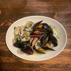 アサリとムール貝のワイン蒸し