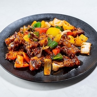 本場スリランカの味を再現する多彩なメニュー