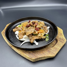 ラム肉のクミン風味の鉄板焼き