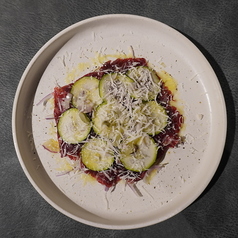 鯨とズッキーニのカルパッチョ