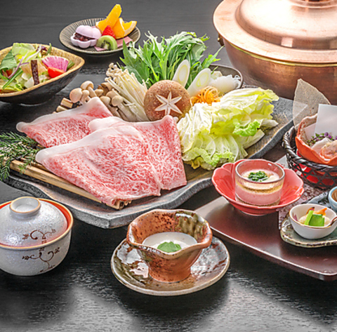 洗練された和の空間で楽しむ創作焼肉。上質な食材を活かした芸術的な料理で演出します