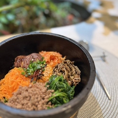 香ばしい石焼ビビンバや焼肉のメニュー