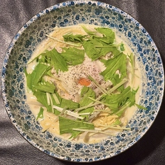 鶏そぼろとごぼうの豆乳クリーム温泉卵を添えて