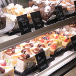 女性パティシエが作るケーキは店内で作る自家製！