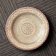 オーナー自ら設える生花と、料理を引き立てる器の美