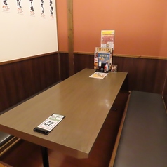 靴を脱ぐ必要がなく、足への負担が少ないテーブル席もございます。旬の食材を使ったメニューが豊富でゆったりと楽しい時間をお過ごしいただけること間違いなしです♪ぜひお気軽にお立ち寄りください！
