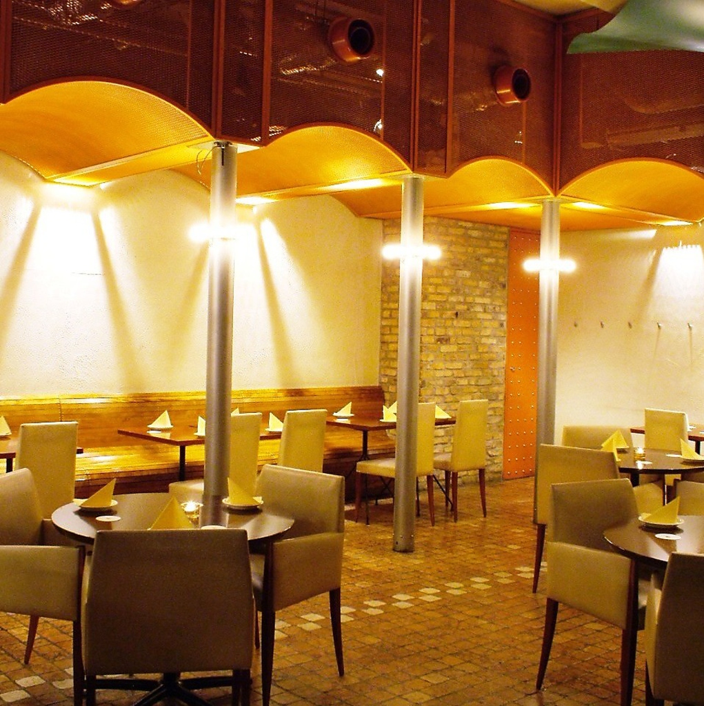 プライベートシーンにもご利用いただける、八重洲には珍しいスタイリッシュ空間