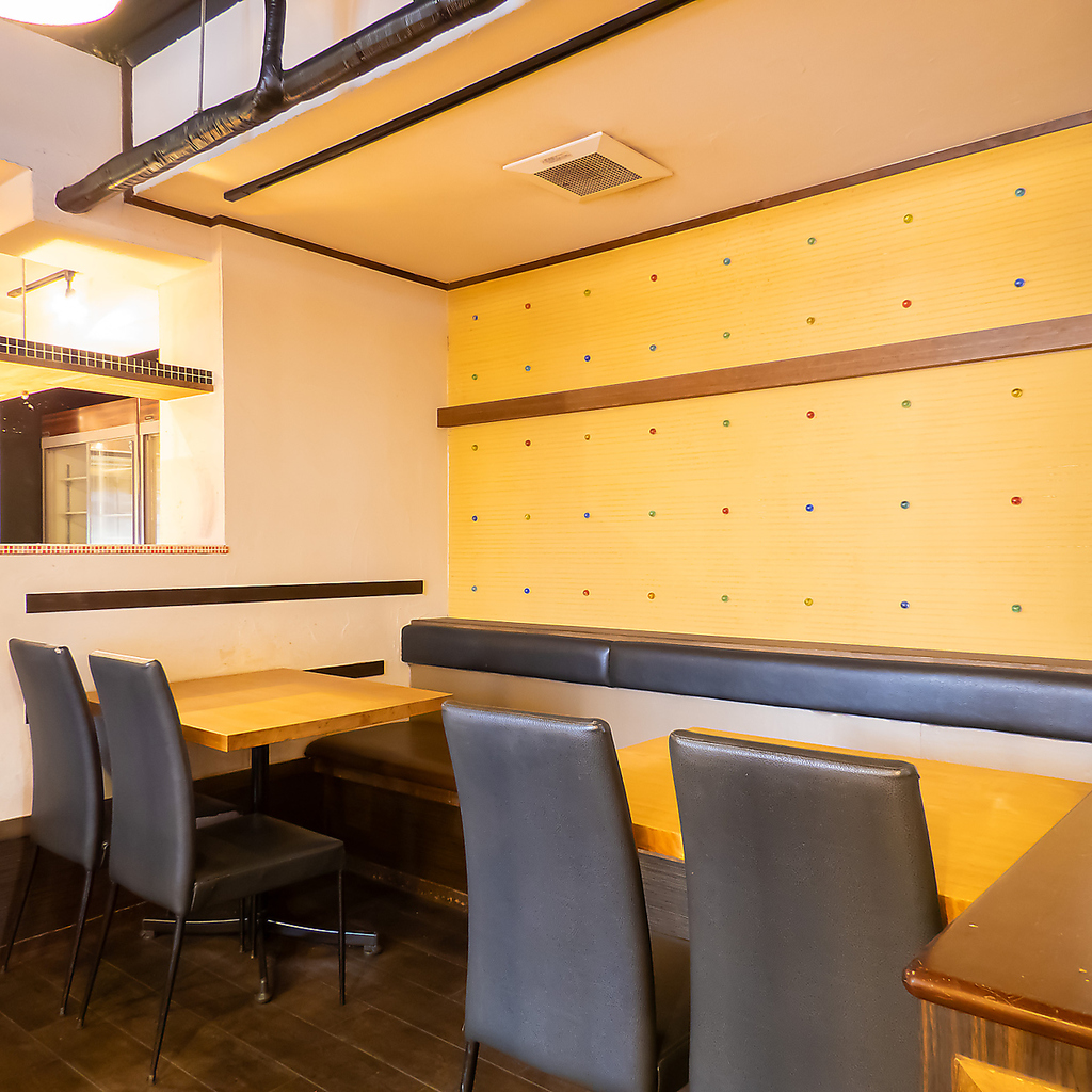 お一人様からOKのカウンター席＜ひよこ＞居酒屋料理を楽しもう！デートや女子会にもご利用できます♪