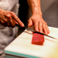 職人技が光る鮨と天ぷらを贅沢にコースで