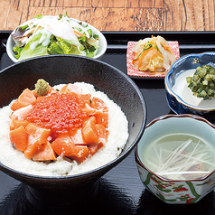 伊達サーモンといくらとろろ丼