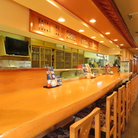 職人の技を間近で感じるカウンター席