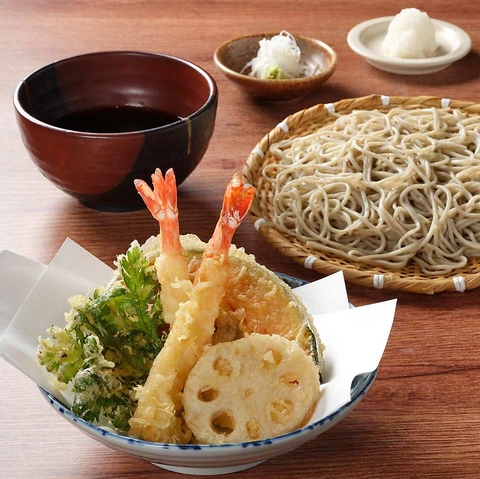 うまい酒と酒肴、洗練されたそばでのんびりとくつろぐ。お店で手打ち致します。