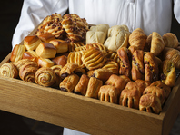 店内オーブンで焼き上げたパン