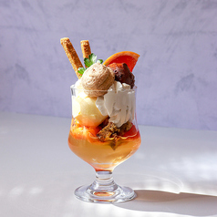 柑橘類のスパイスパフェの写真